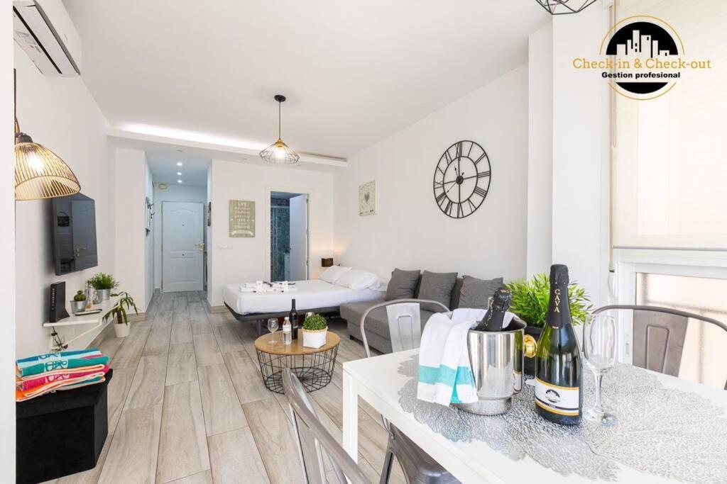 Apartamento El Acuerdo Centro ตอร์เรโมลิโนส ภายนอก รูปภาพ