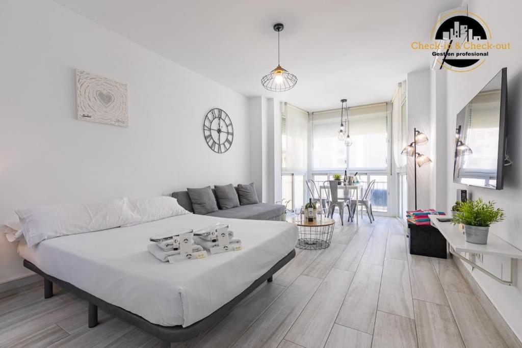 Apartamento El Acuerdo Centro ตอร์เรโมลิโนส ภายนอก รูปภาพ