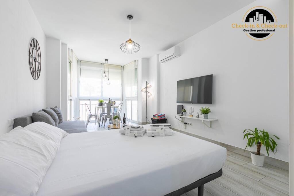 Apartamento El Acuerdo Centro ตอร์เรโมลิโนส ภายนอก รูปภาพ